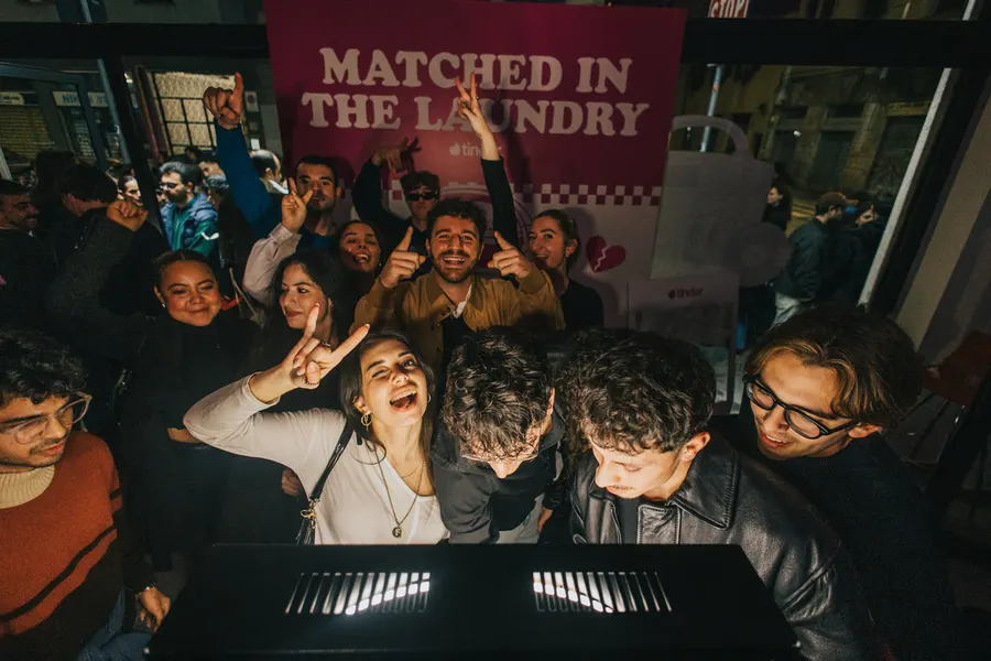Tinder: Matched in the Laundry, contenuto 3
